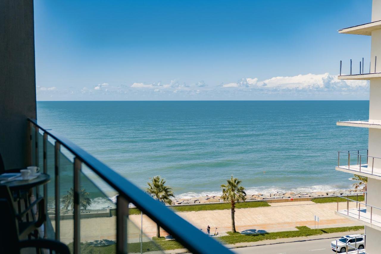G-Point New Beach Batumi Exteriör bild