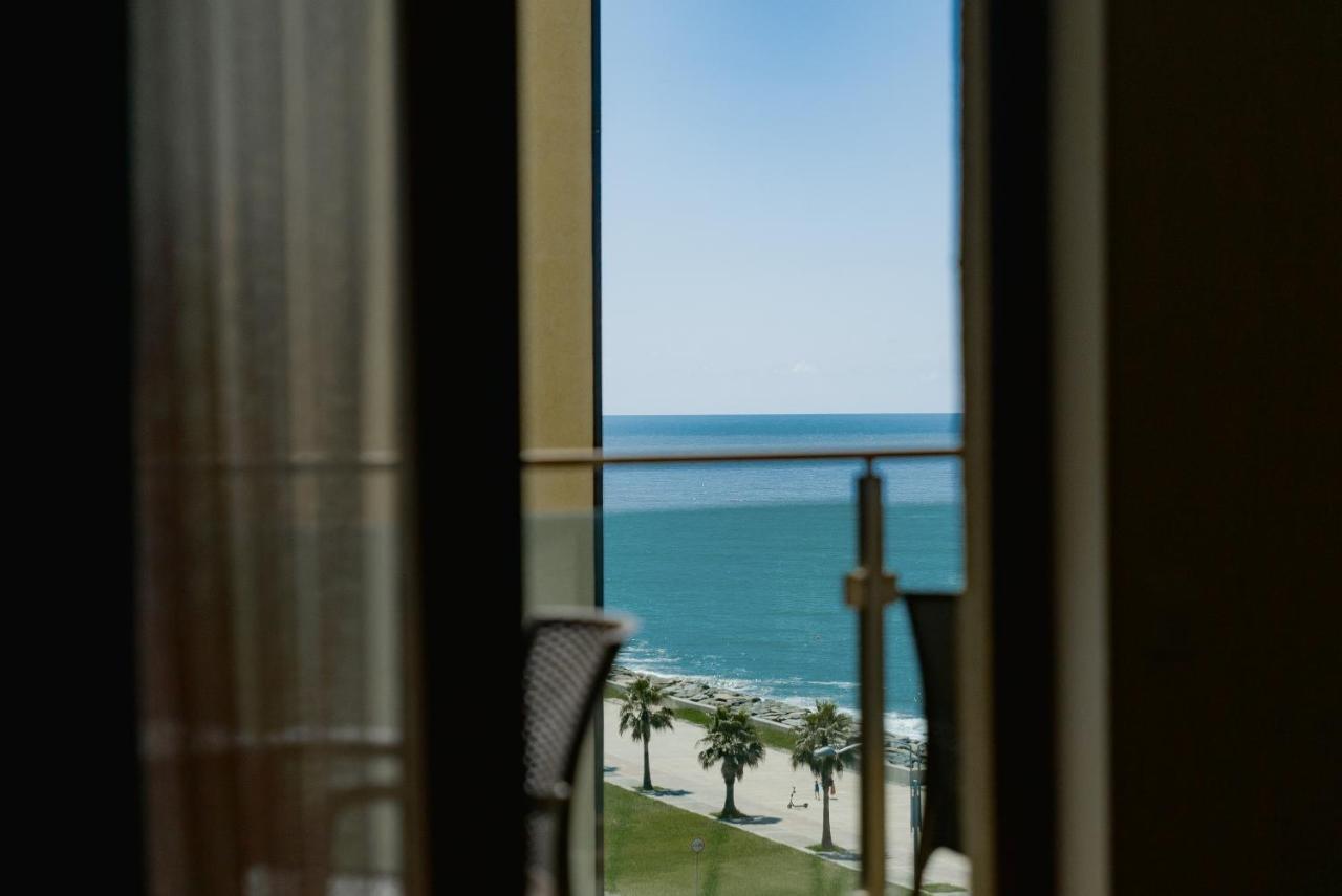 G-Point New Beach Batumi Exteriör bild