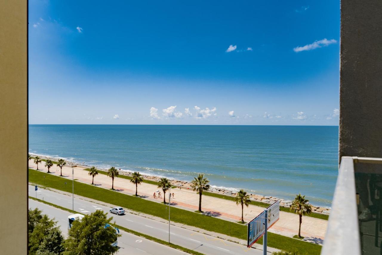 G-Point New Beach Batumi Exteriör bild