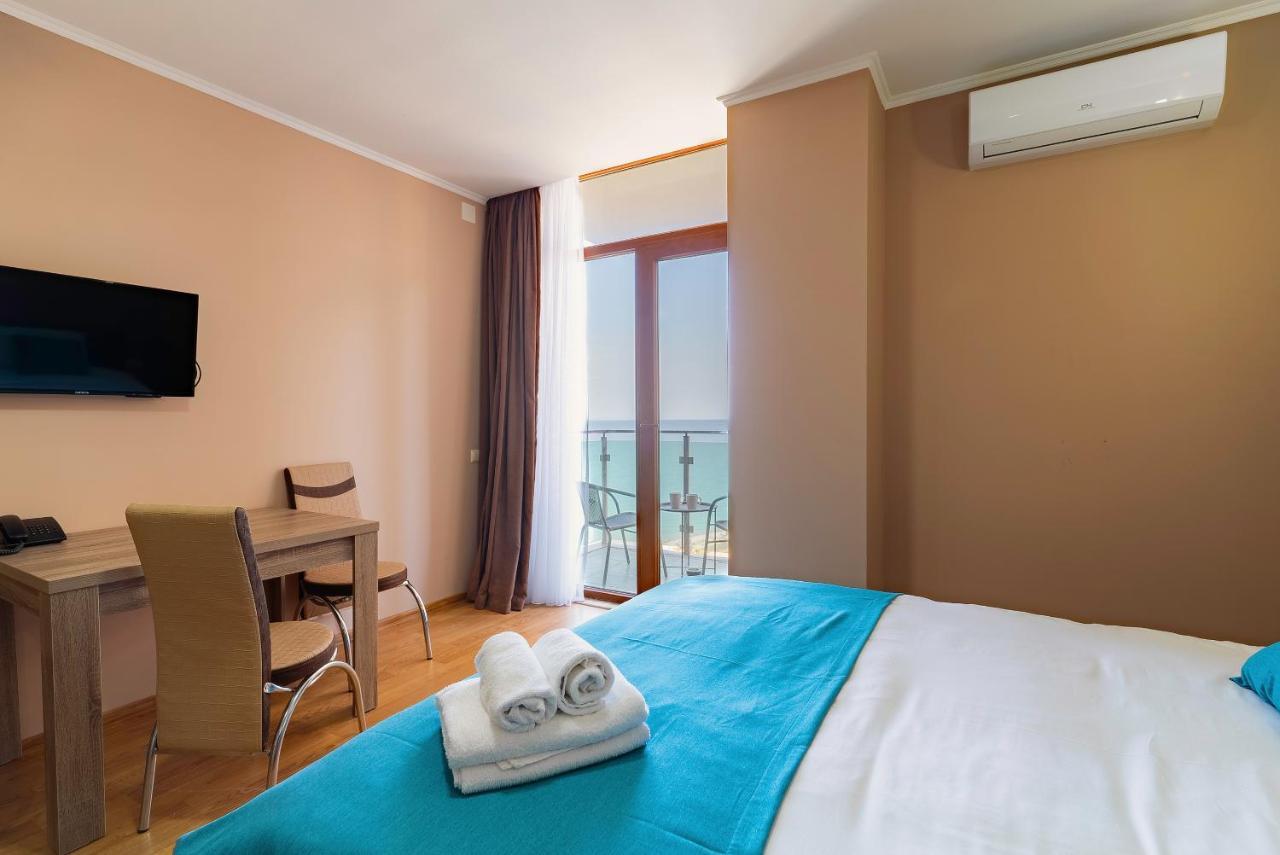 G-Point New Beach Batumi Exteriör bild