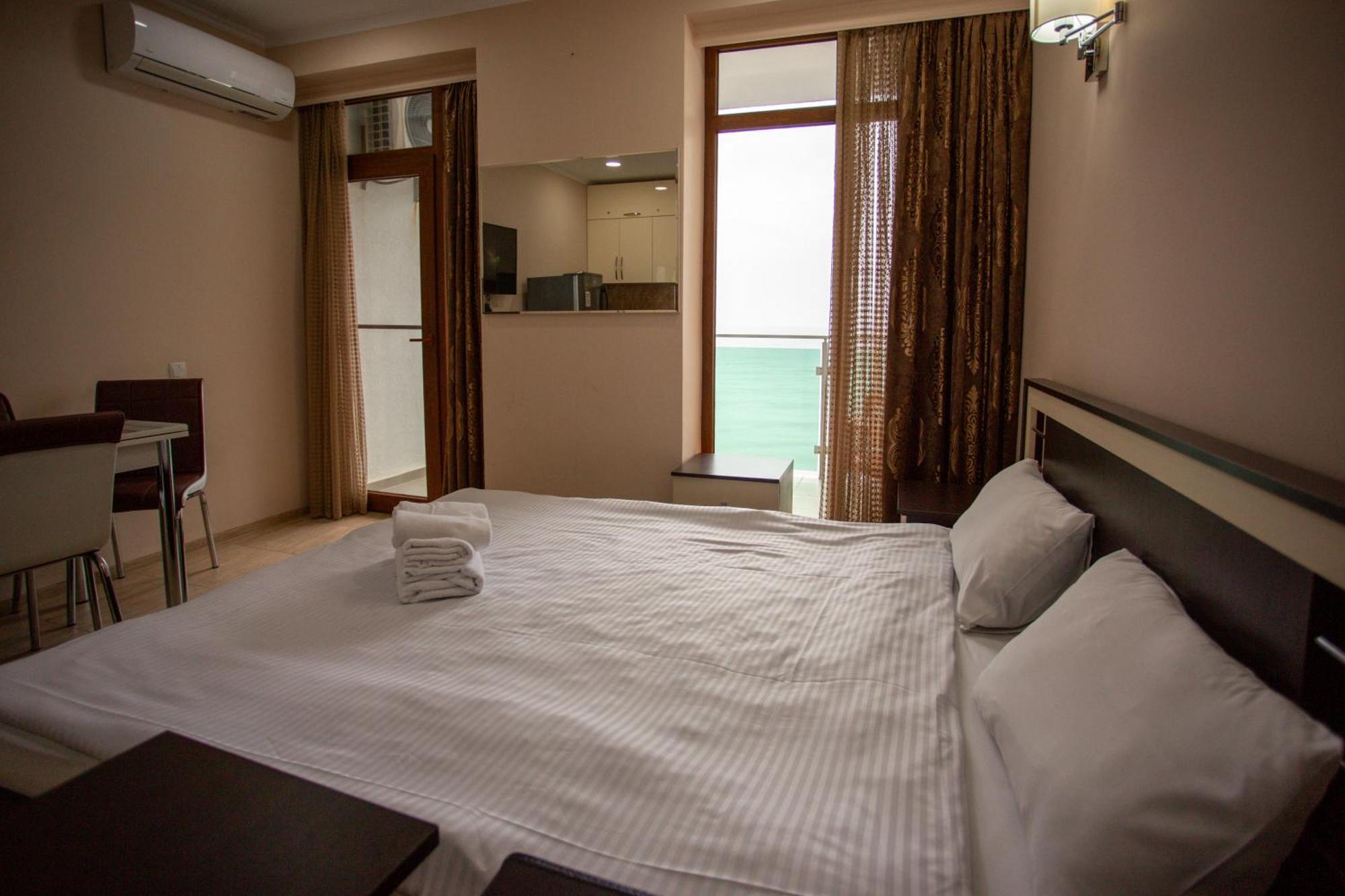 G-Point New Beach Batumi Exteriör bild