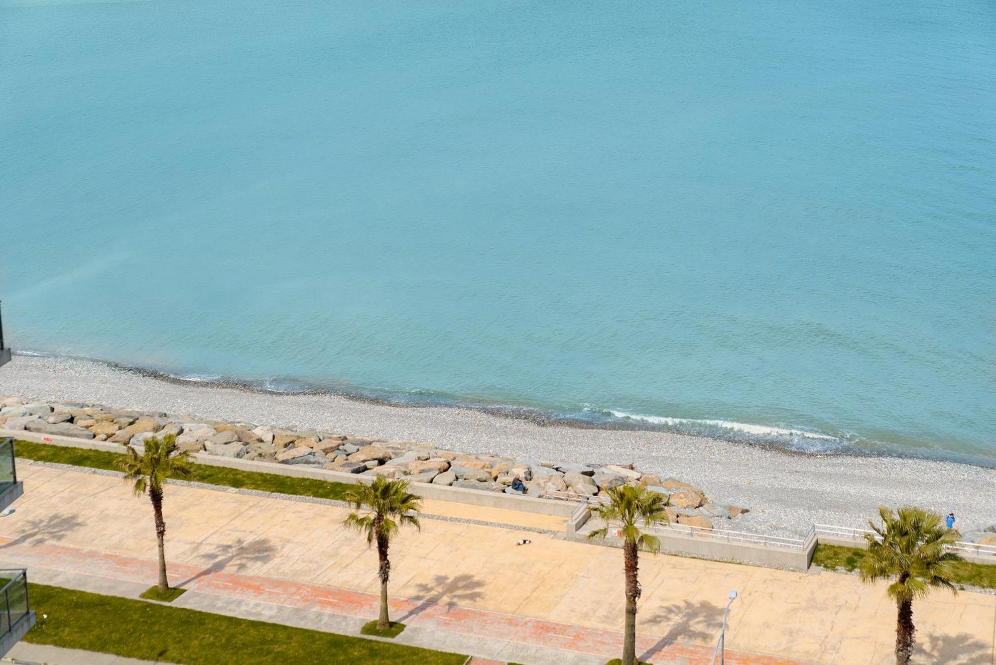 G-Point New Beach Batumi Exteriör bild