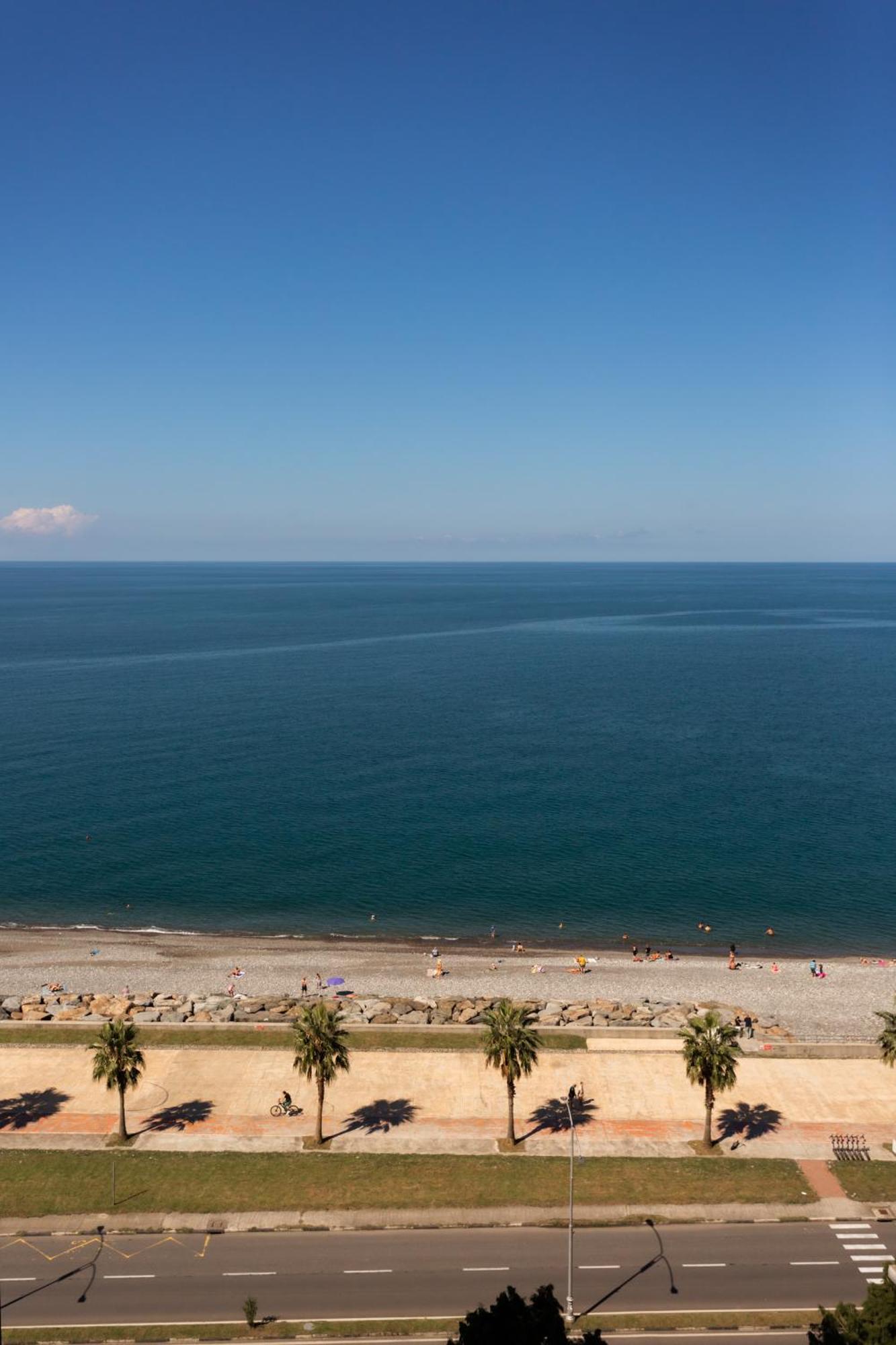 G-Point New Beach Batumi Exteriör bild